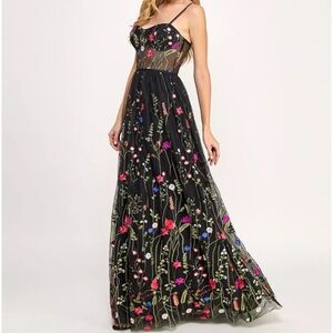 Prom dress size 1 fits like a 2. I am a size 4/6 and was unable to zip it up.